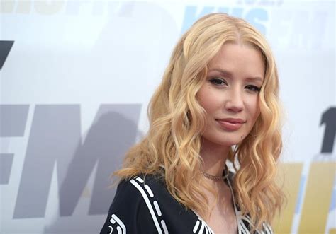 iggy azalea nude pictures|Iggy Azalea announces she has left social media after nude。